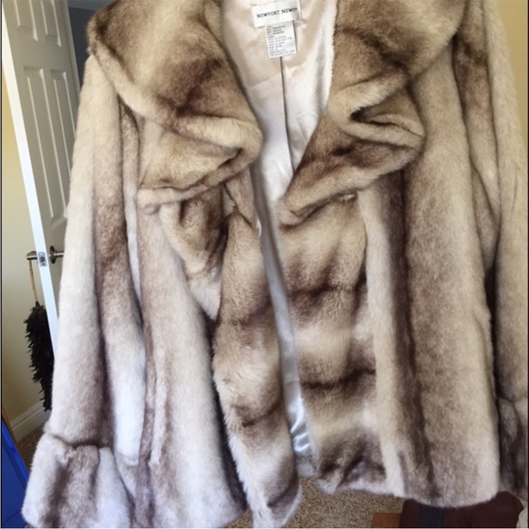 Beautiful faux winter coat - Picture 1 of 4